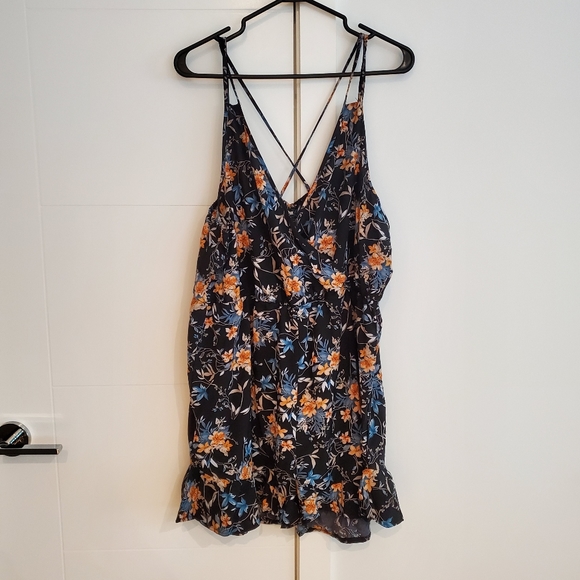 Floral Plunging Ruffled Hem Romper - New - Picture 5 of 8